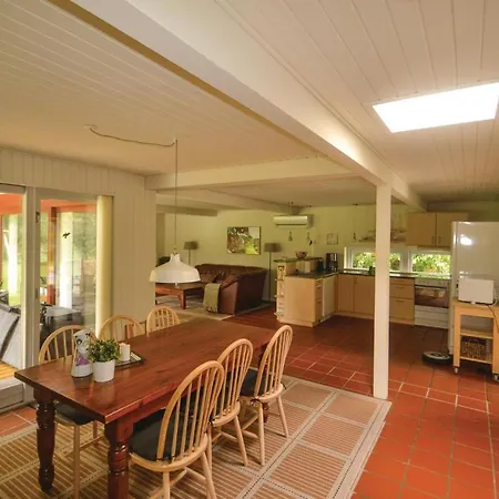 Three-bedroom Holiday In Hébergement de vacances *