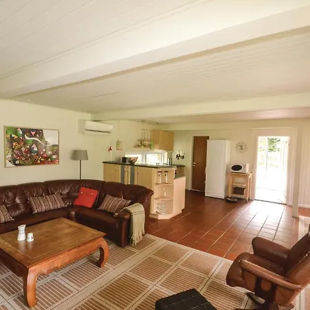 Three-bedroom Holiday In Hébergement de vacances