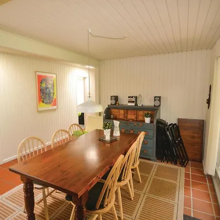 Three-bedroom Holiday In Glesborg