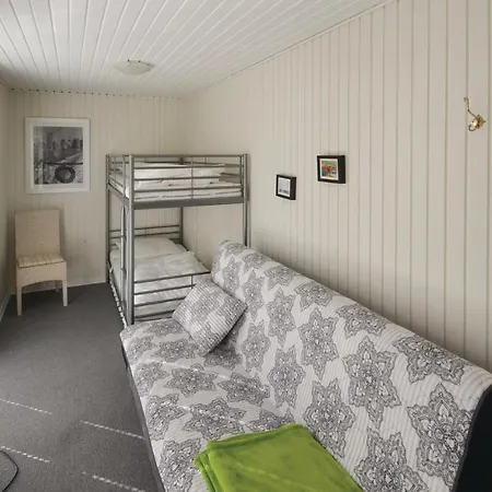Three-bedroom Holiday In * Glesborg